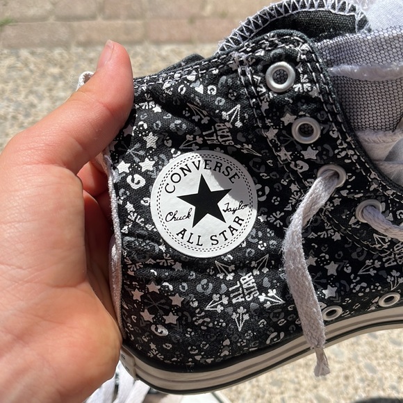 Converse - Picture 2 of 3